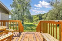 Whispering Willow Retreat - Hot Tub & Fire Pit, 14Min to NRG - 4-Star