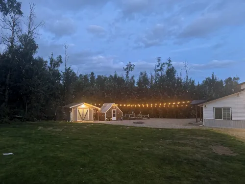 Guesthouse w/King Bed, Lots of Amenities, & Close to Town - Wi-Fi