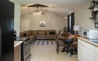 Charming 1-bedroom apartment on private farm with pond- boarding available - Apartments