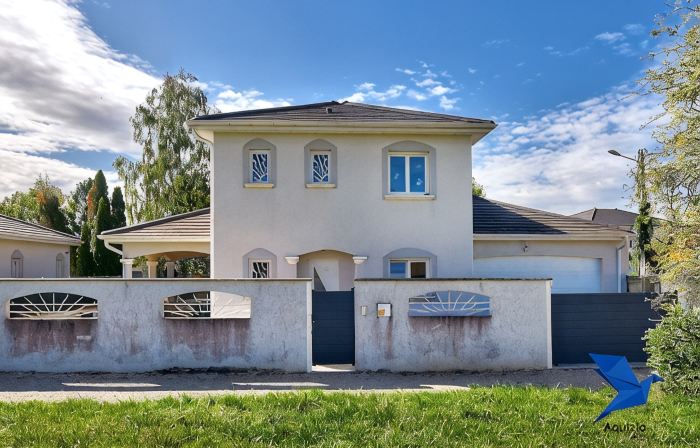 Beautiful House—St. Exupéry—EUREXPO—-Bedroom—Pets Allowed