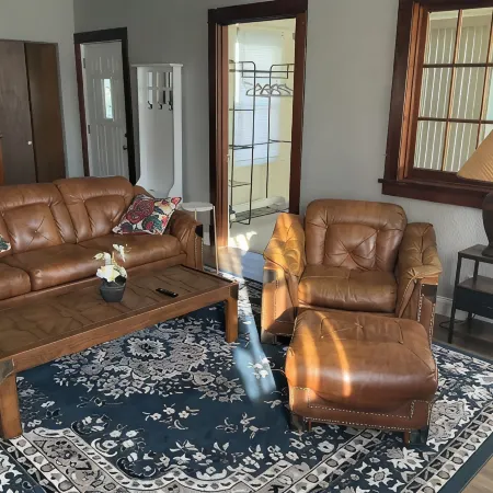 Charming, 1-bedroom, spacious duplex with sleeper sofa in delightful Dubuque.