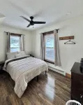 NEW! Lakeside Farmhouse with Trail Access - 무료 와이파이