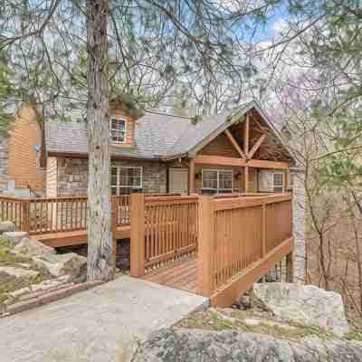 Modern Cabin - Sunroom - Resort Amenities - Near Silver Dollar City Hotel Exterior