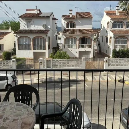 Beachfront apartment (pet friendly)