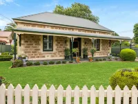 "GraciaDeDios" Beautifully renovated 1910 Cottage