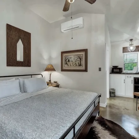 Tejas Suite Walking Distance to Main St!