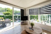 Stylish & Tranquil Garden Retreat ~ Lounges ~ Pkg!