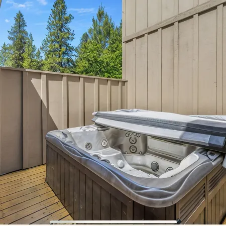 Family Friendly Fremont Crossing Home, 3 Kings, Bunk Room, Hot Tub, Sharc Passes