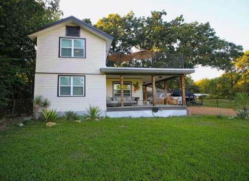 Charming and cozy. Vintage New Orleans vibe. Balcony view, hot tub and fire pit. - 民宿