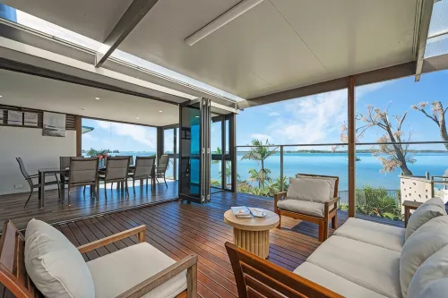 Spacious 4BR Riverfront Getaway in Taren Point - Bungalow