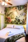 The Jungle Nook: Themed,Steps to Forsyth,King Bed,Grill,Games,Picnic Basket - Condos