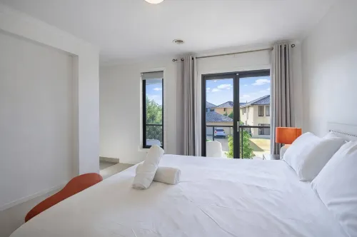Contemporary Family Living at 4 Seafarer Way