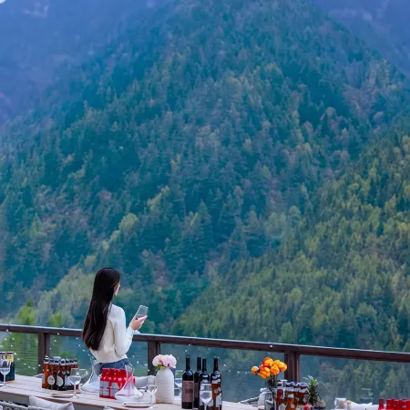 VALATOMS Hotel (Siguniang Mountain Scenic Area Branch 4)