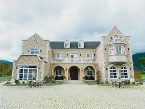 Serrado Manor