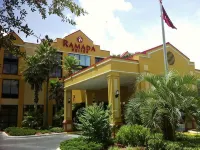 Ramada by Wyndham Suites Orlando Airport - Layanan Antar-Jemput