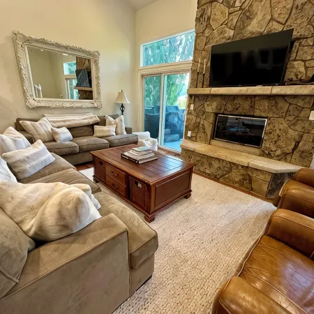 Mountain Chalet on Golf Course with Beautiful Views