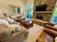 Mountain Chalet on Golf Course with Beautiful Views