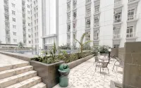 Comfy White Studio for 2 Pax at Bale Hinggil Apartment By Travelio - Apartments