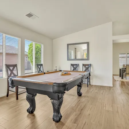 CASA AZUL 3-bedroom house in delightful Indio with WiFi, hot tub, golf course