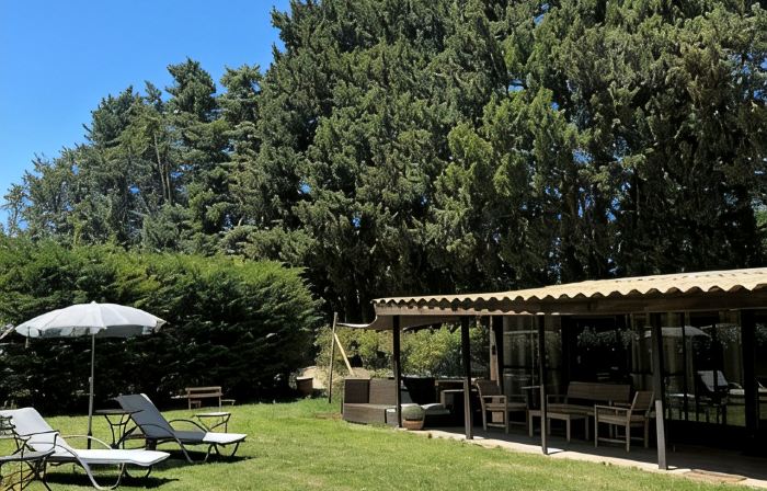 Authentic Luberon, Lodge-Style House in the Heart of Nature