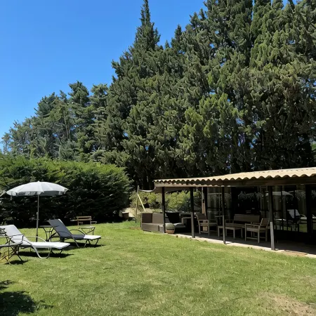 Authentic Luberon, Lodge-Style House in the Heart of Nature
