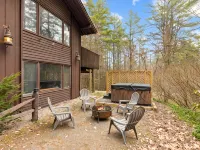 Stratton Mountain Ski Chalet: Hot Tub, Gameroom, Firepit, Grill, EV & Pond Views Hotels in Winhall