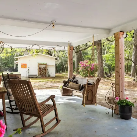 The Wrenn’s Nest - Quaint National Forest Getaway Hotels in Berkeley County