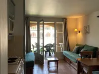 Studette 5 People in Monflanquin - Heated Swimming Pool, Parking & Free Wifi Hotels in Monflanquin