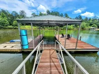 Lake Keowee Lakefront Cove, Private Dock, Boat Parking, Kayaks & more - 4-Star