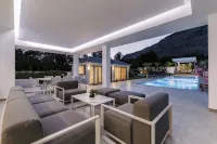 M Mansion Luxury Living VillaPrivate Paradise on a Timeless Greek Island - Villaer