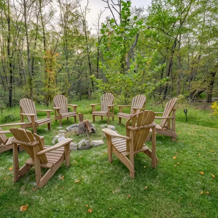 The Vibrary Inn, a Fantasy Minnewaska Escape. Minutes from Hikes and Waterfalls.