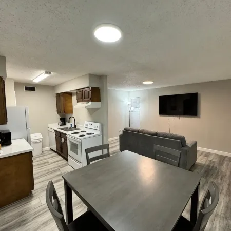 1BR Retreat • Cozy & Bright