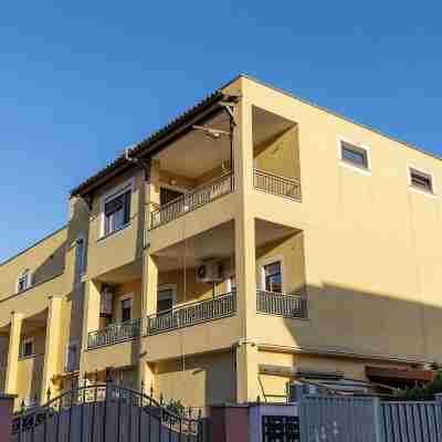 Complete and fully equipped, lively and colorful apartment in the center of the city. Hotel Exterior