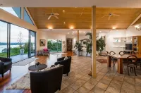 Luxury Five Bedroom Private Beach Estate with Starlink - Wifi