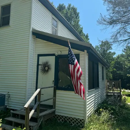 3-bedroom house in pleasant Ellsworth with AC, WiFi. Enjoy a cozy stay