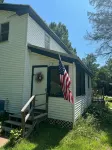 3-bedroom house in pleasant Ellsworth with AC, WiFi. Enjoy a cozy stay
