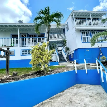 Beautiful ocean view 4-bedroom house with AC in the island of Culebra PR