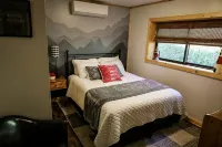 CABIN AT THE COVE at Watauga Lake!