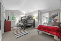 Summer Special! Sleeps 20, 12 Beds Outdoor Fun, Golf, Fish, Kayak, Private Lodge - Chalets