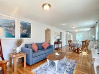 ~2.5mi to Beaches & Downtown Newport - Private Apartment - Condos
