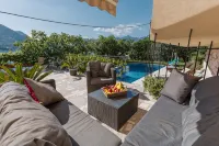 Beach front Holiday Home Villa Radanovic with Pool and Kotor Bay Sea View - Pools