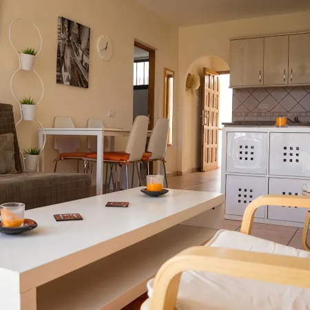 Club Tenerife Los Diamantes 1 Bed Apartment Seaview Los Cristianos. FREE WIFI