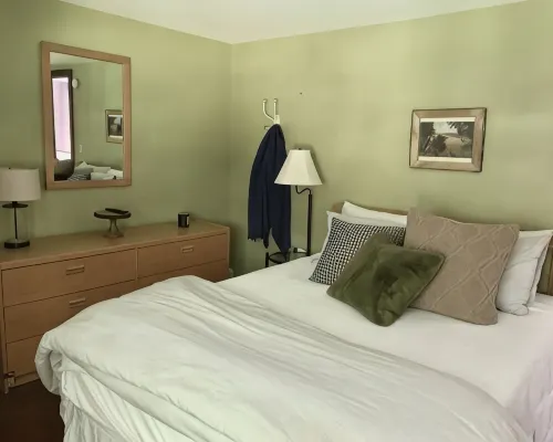 Cozy Quechee Cabin Near Woodstock and Skiing w/Woodstove and All the Amenities Hotels in Quechee