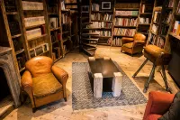 Magnificent chalet on a green island. 2 ponds, private sauna and jacuzzi