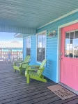 Walk to beach, restaurants, & shopping. Charming, pet-friendly 3BR bungalow. - Boutique