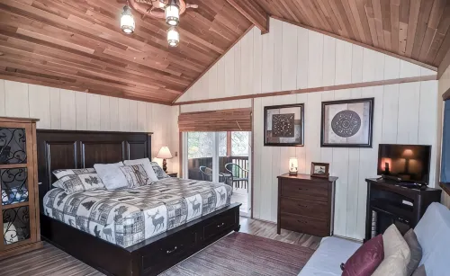 Near Sandy River~ Hot Tub, King Bed, XBOX, Game Room, BBQ, Family Friendly - 홈스테이