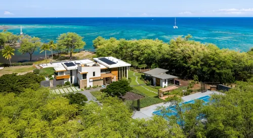BEACHFRONT HOME 2 acres, Pool, Tennis, Volleyball. Like your own private resort! - de playa