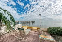 Bayfront 2025 Reno - 2 King Suites - Pool - Boat Dock - Walk to Beach & Pier - 3-Star