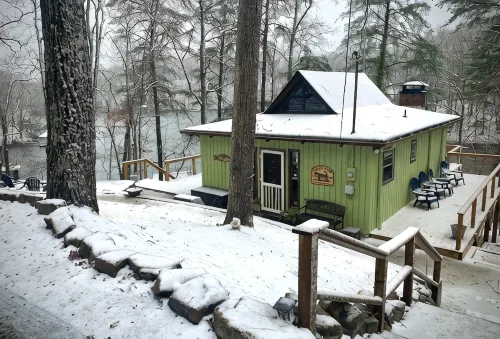 Lakefront Pet friendly with Hot Tub & Private Dock