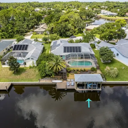 Serenity Waterfront 4Br w/ Private Dock, Heated Pool & Relaxing Hot Tub